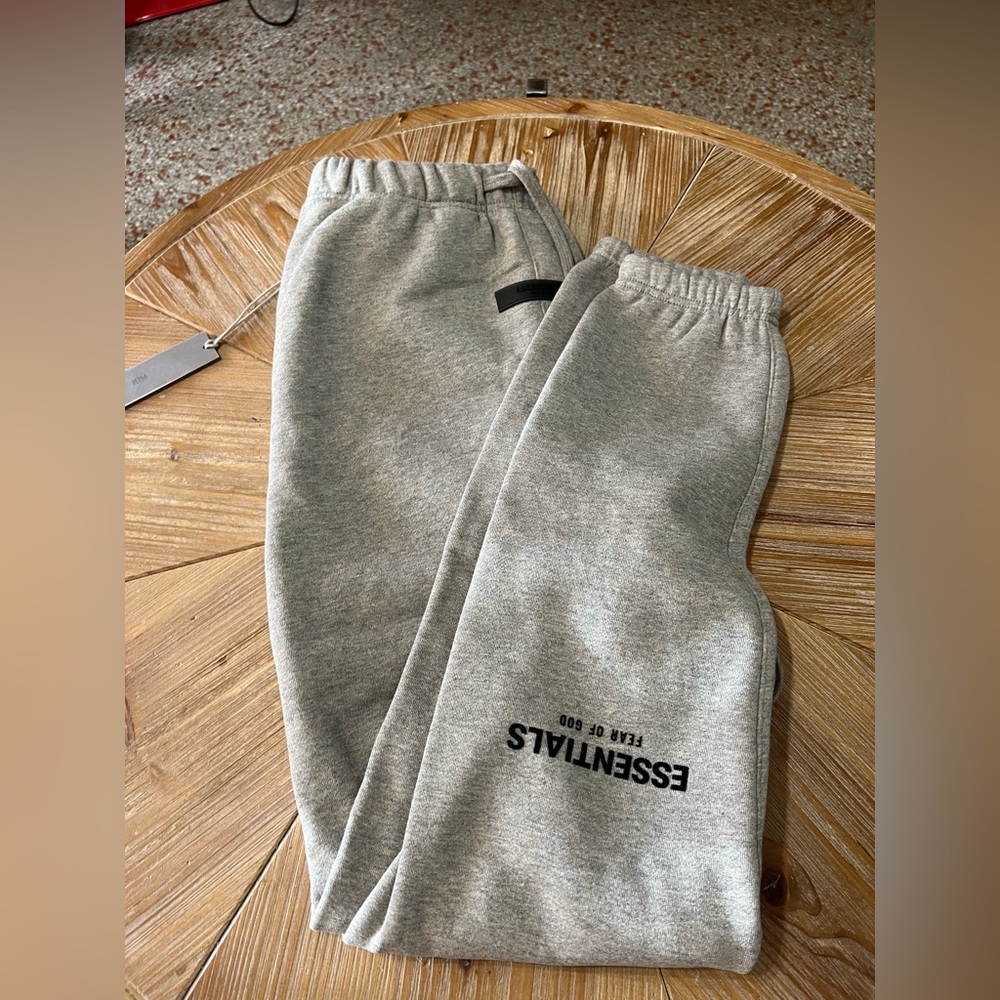 Essentials jogger - Picture 4 of 4